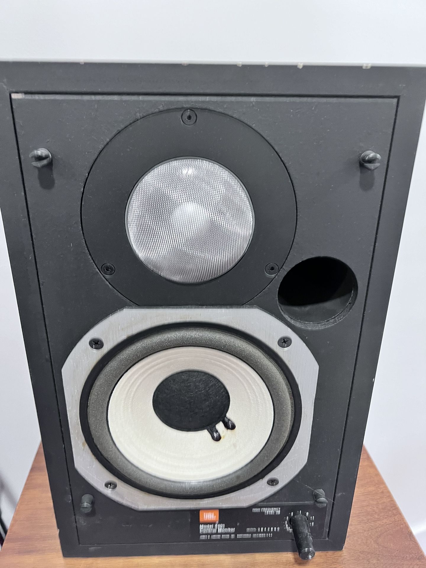 Jbl 4401