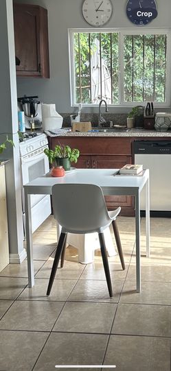 Extendable Table. White. Ikea. Vangsta