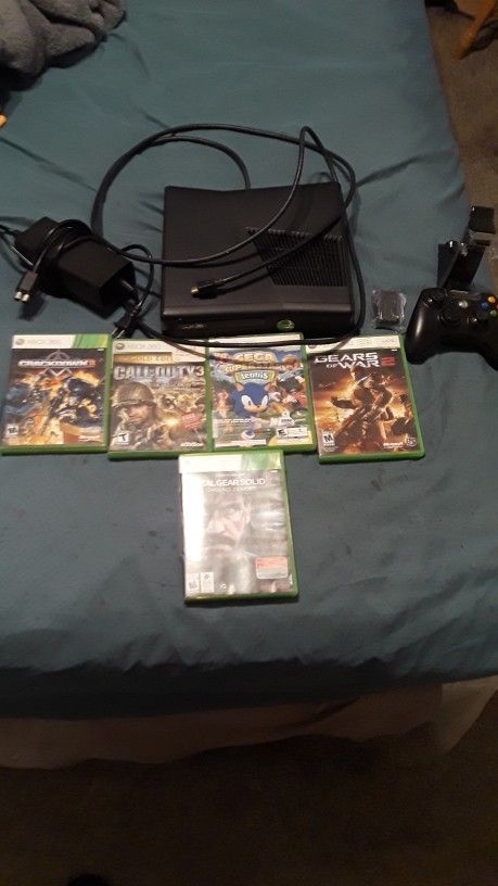Xbox 360 Console W/500gb,one Controller,an Extra Battery With A Control Baterry Charger And 5 Games