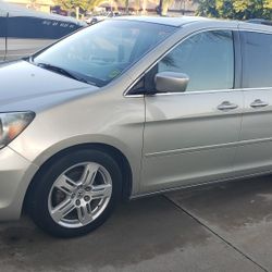 2005 Honda Oddyssey  Touring 