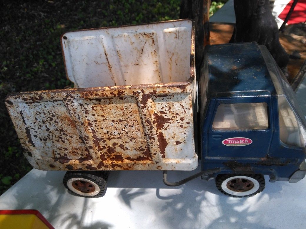 VINTAGE TONKA SANITARY TRUCK. READ DETAILS