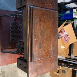 1912 Singer Sewing Machine Working All Attachments Included 