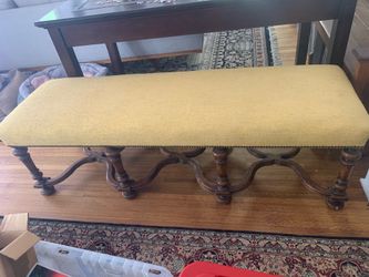 Entryway bench