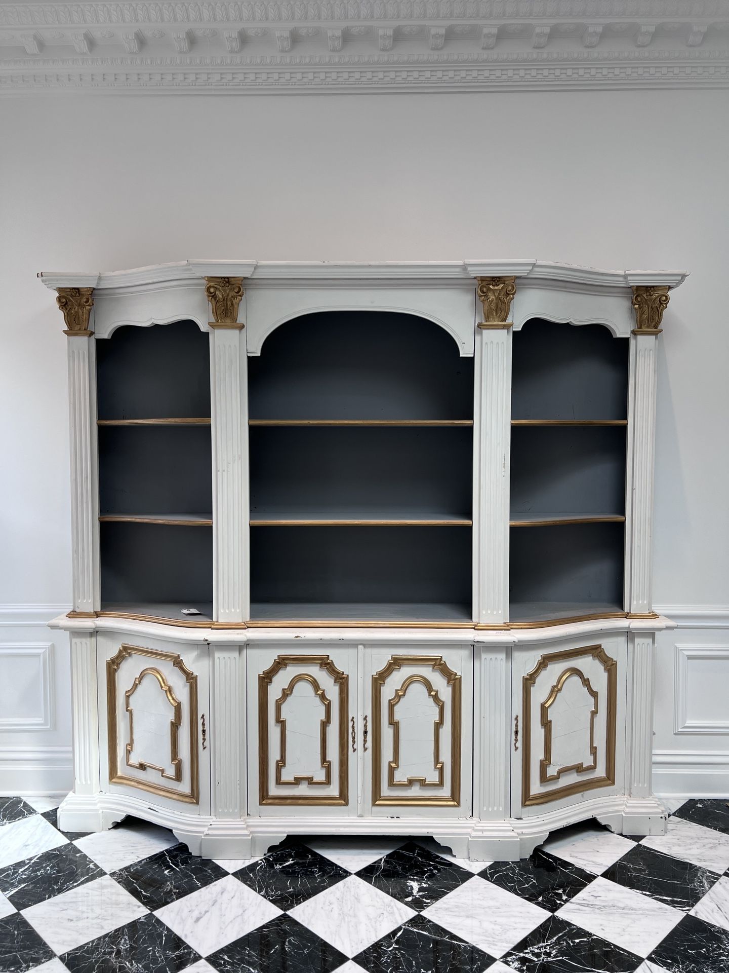 Italian gilt white antique wood bookshelf with Greek fluted columns