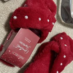 New Paris Hilton red slippers size 7 , bath soap and lotion retail value $49 + tax