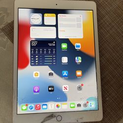 iPad 7th Gen 128gb Working Great. Cracked Front Screen. 