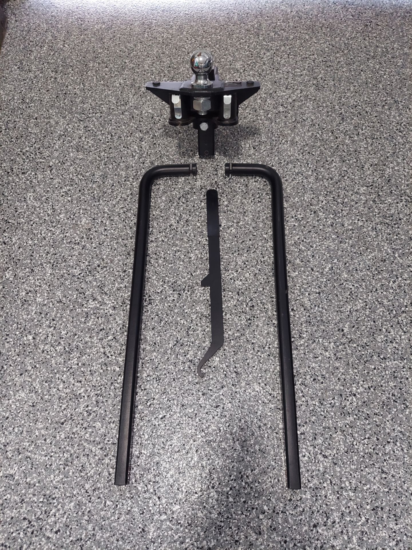 Curt Weight Distribution Hitch w/ Sway Control