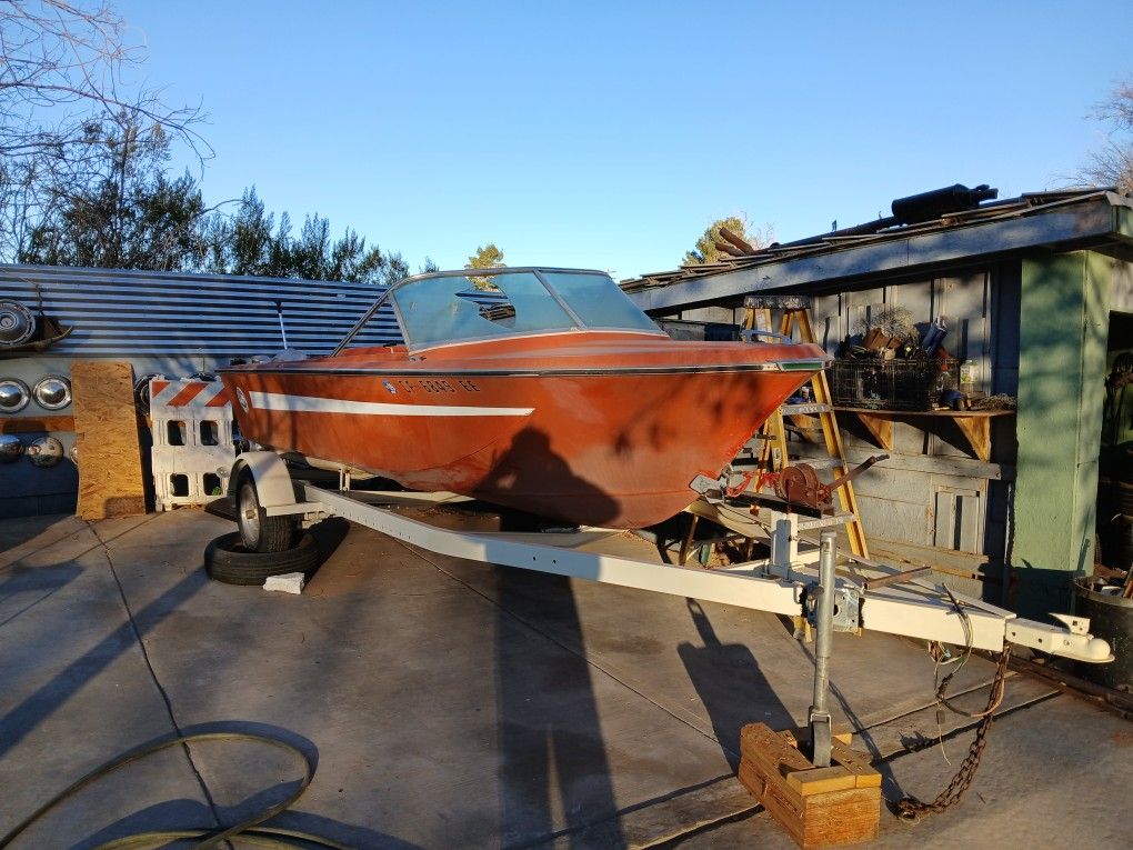 1967 Vintage 18' Small Boat
