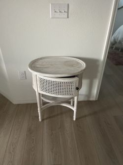 Nighstand/ side table