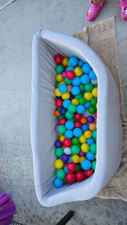 Toddler ball pit