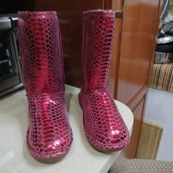 Red Boots Snake Looking By Pink