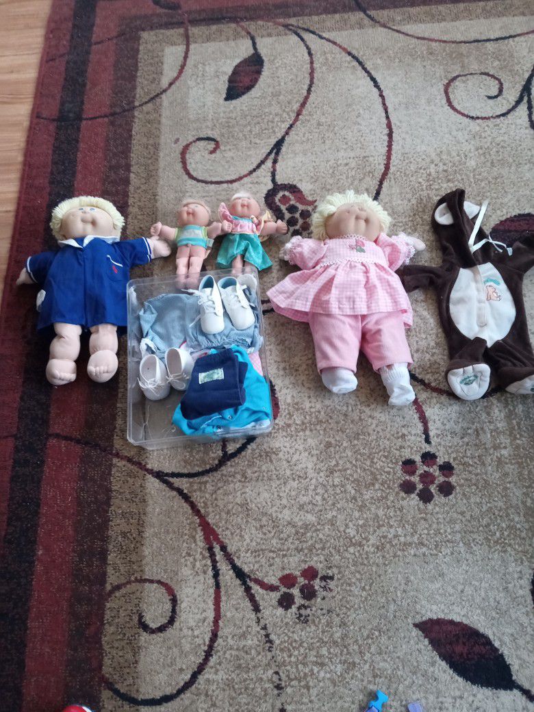 1985 Vintage Cabbage Patch Dolls And Kids Clothing Shoes Etc 