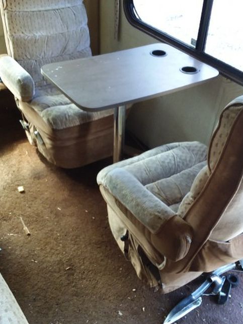 Photo FREE RV FURNITURE