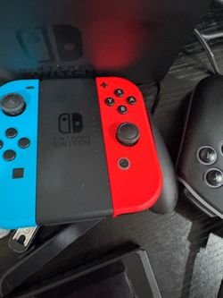 Switch with 2 games and 2 controllers