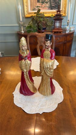 Large Asian wedding couple