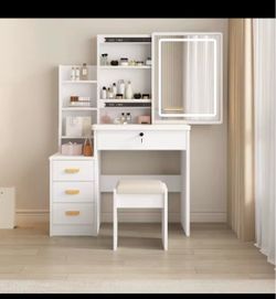 Makeup vanity with lights