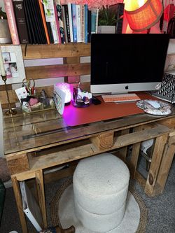 Rustic Desk Made Of Pallets With Glass Top