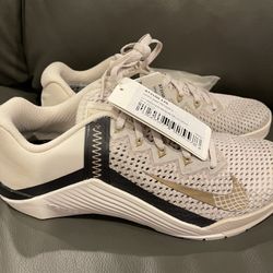 Brand New Women’s Nike Metcon 6 - Size 8