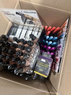 Make Up Eye Shadows And Lipstick 