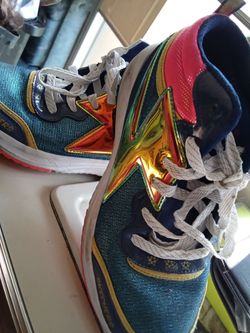 Sketchers size 6