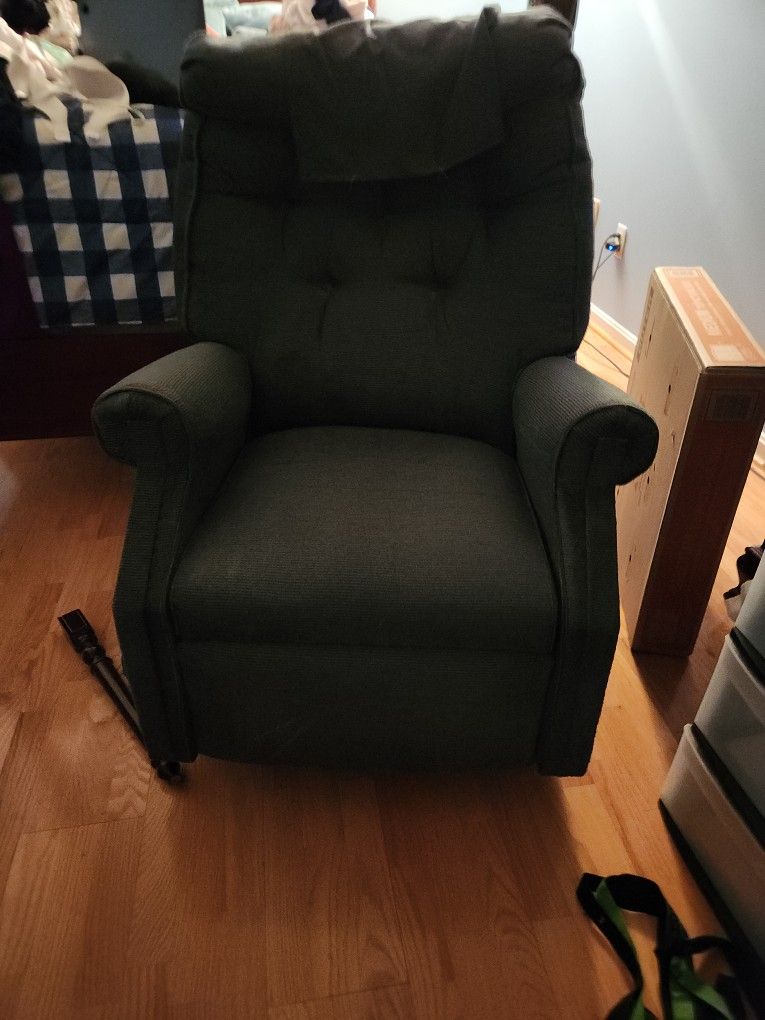 Dark GREEN recliner 