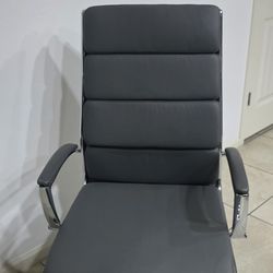 FS office chair in like new condition