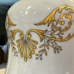 Reduced price! Pair Of Beautiful Vintage Porcelain Lamps Hollywood Regency