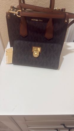 Bag and  wallet micheal Court