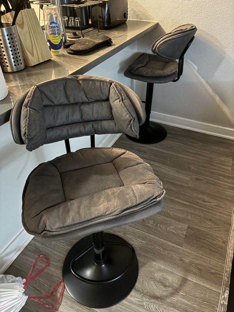 2 Breakfast Stools