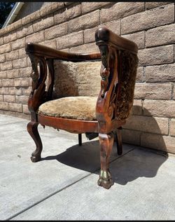 Antique Chair With Beautiful Carving 