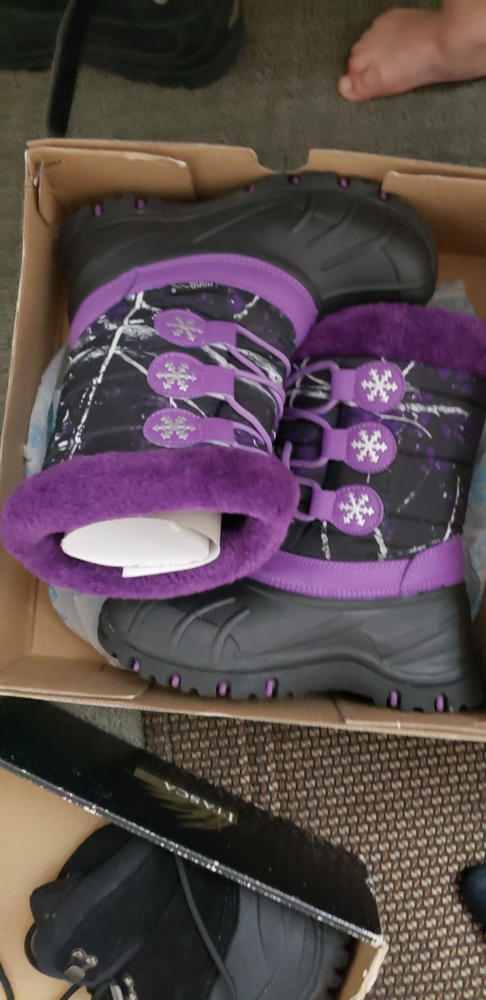 Like New big Girls Snow Boots size 3