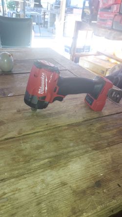 Milwaukee
M18 FUEL GEN-3 18V Lithium-
lon Brushless Cordless 1/2 in.
Compact Impact Wrench with
Pin Detent (Tool-Only)
