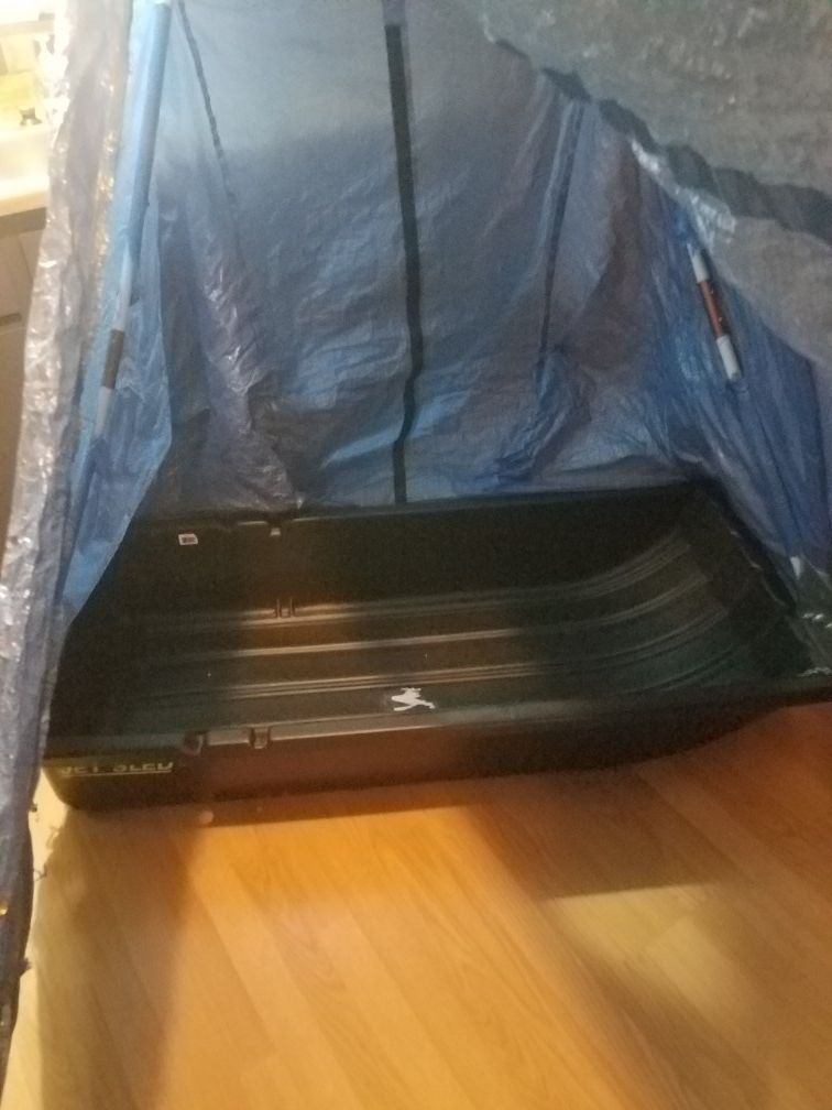 Ice fishing sled with built on tent