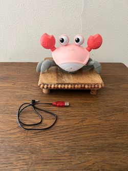CRAWLING CRAB FOR TUMMY TIME