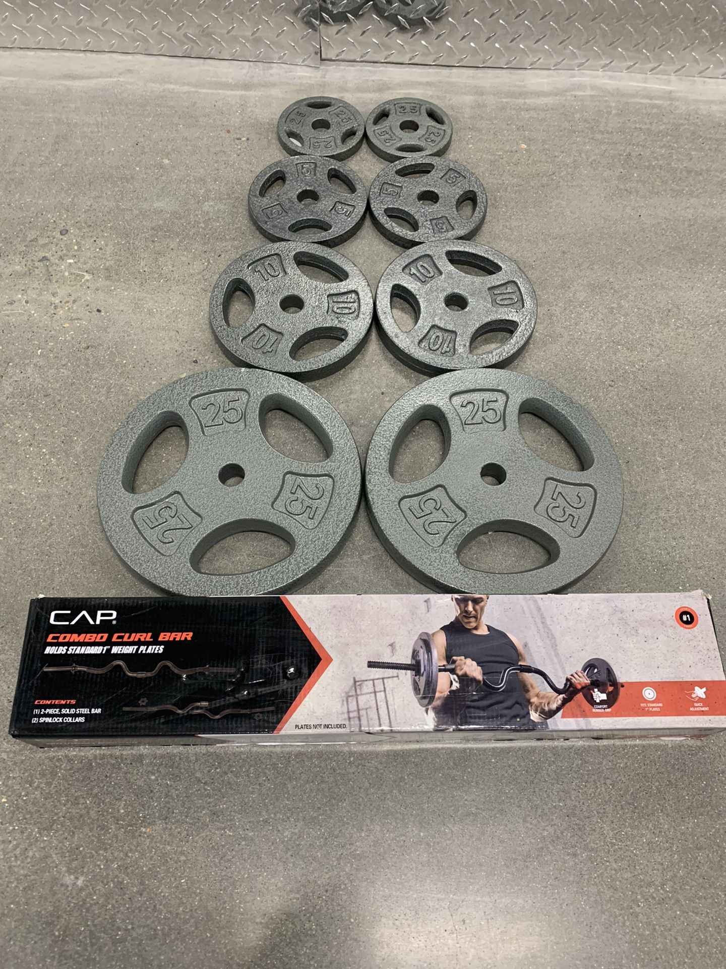 *Brand New* Adjustable Curl Bar w/85lbs of plates