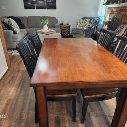 Dining Room Table with 4 chairs