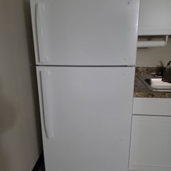Insignia 28 Cu Ft