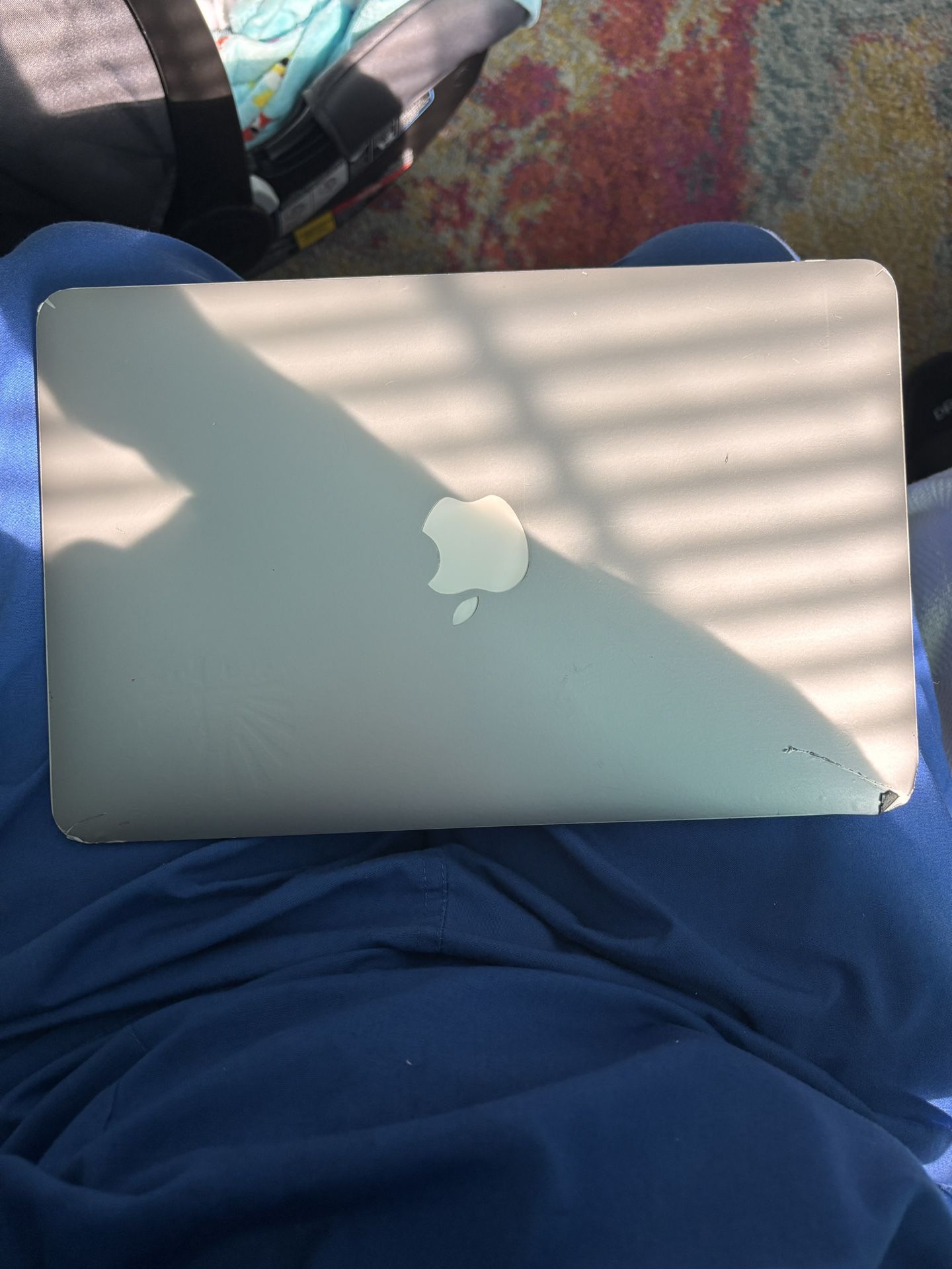 MAC BOOK AIR 250$