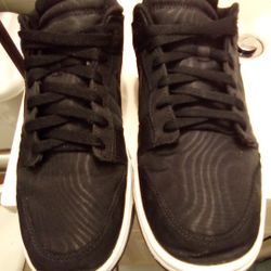 Men Size 10 Nike Dunk Low Retro  DV7211-001 Black Colored Shoes Preowned Up