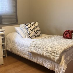 White Bed Size Twin 