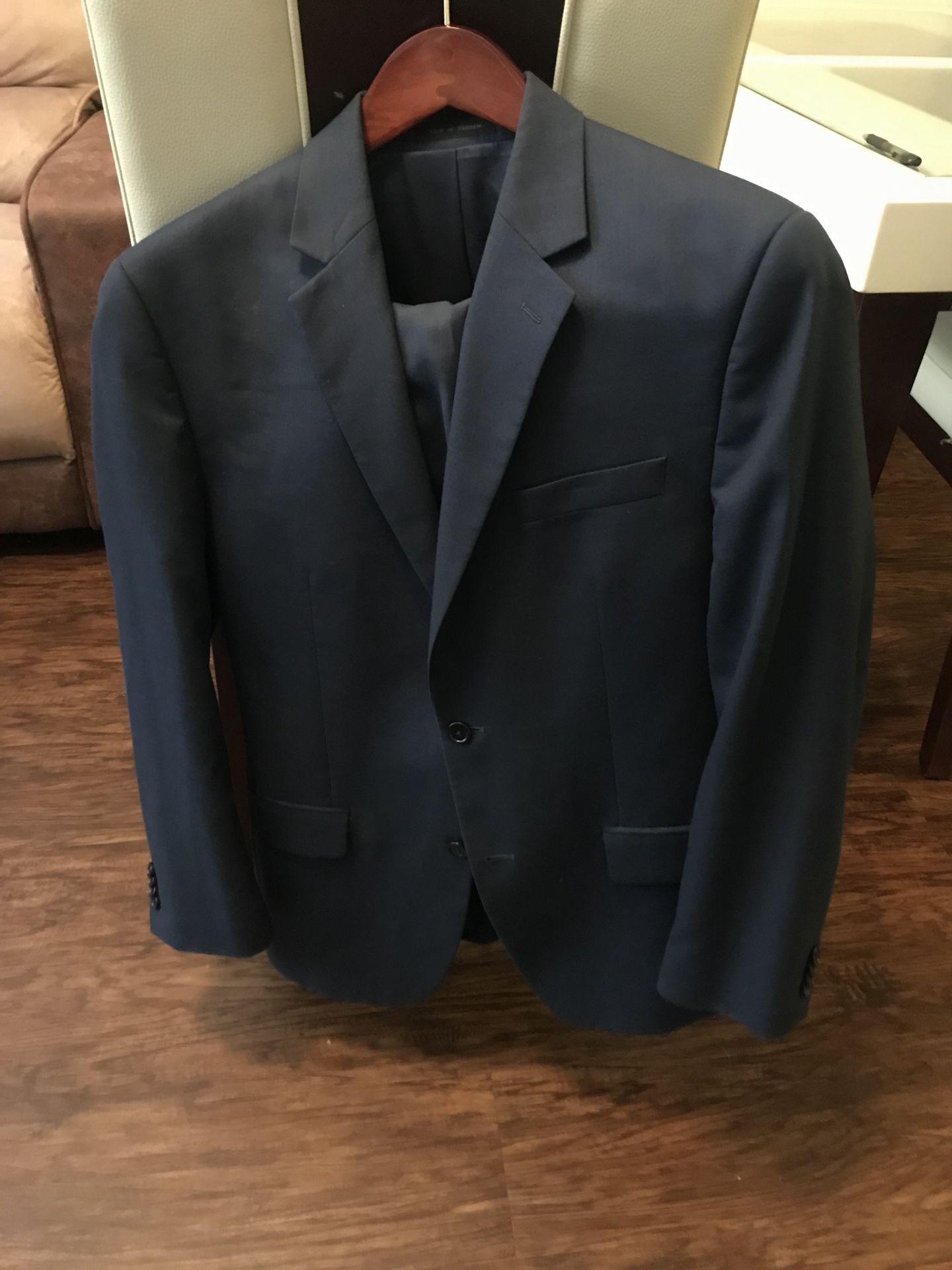 40R Michael Kors Suit