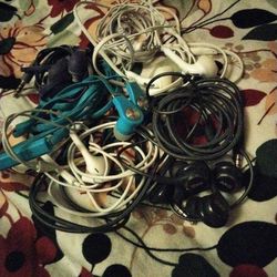 9Pairs of different brands of Earbuds