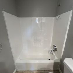 White Bathtub Reglaze