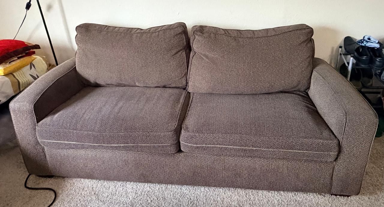 Loveseat Sofa – Comfortable & Clean!!
