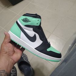 Jordan 1 Retro  High OG Green 