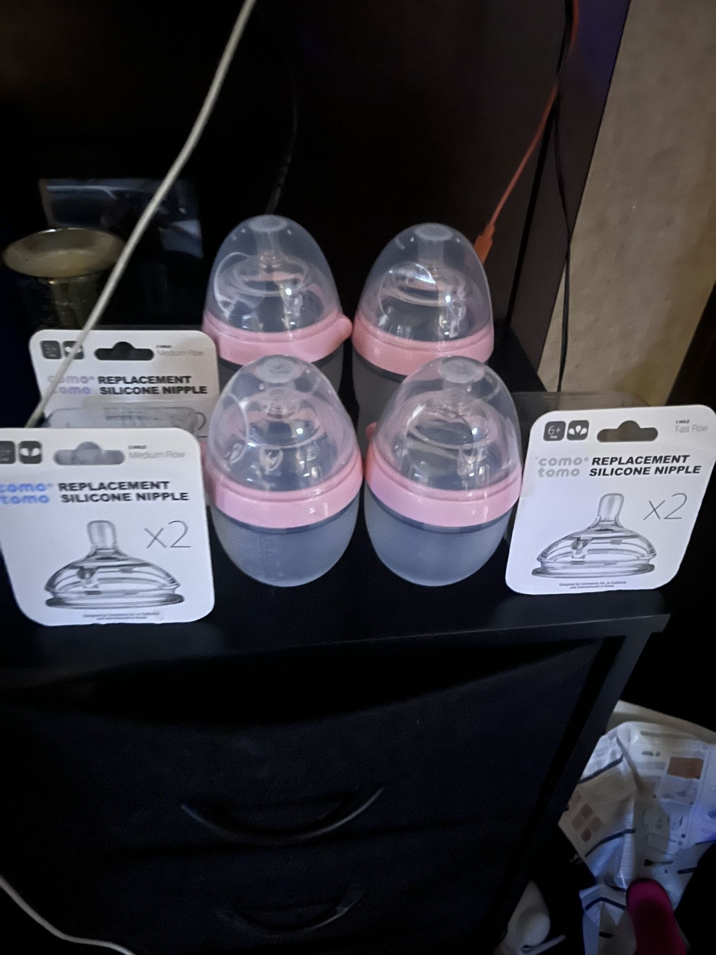 Comotomo Baby Bottle Bundle 4 Pink bottles and Nipples & replacements New