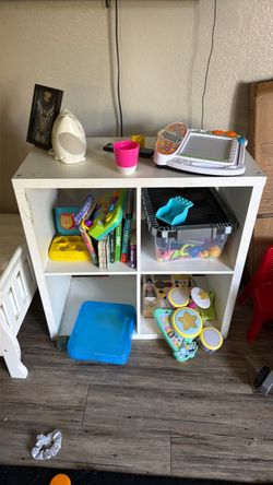 White 4-Cube Storage Shelf Unit
