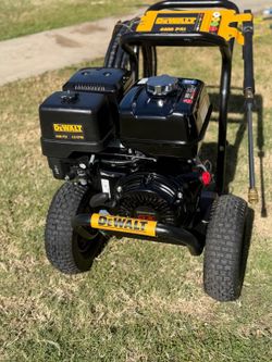 DEWALT
4400 PSI 4.0 GPM Gas Pressure Washer with Honda GX390 Engine, Heavy-Duty Commercial Cold Water Power Washer