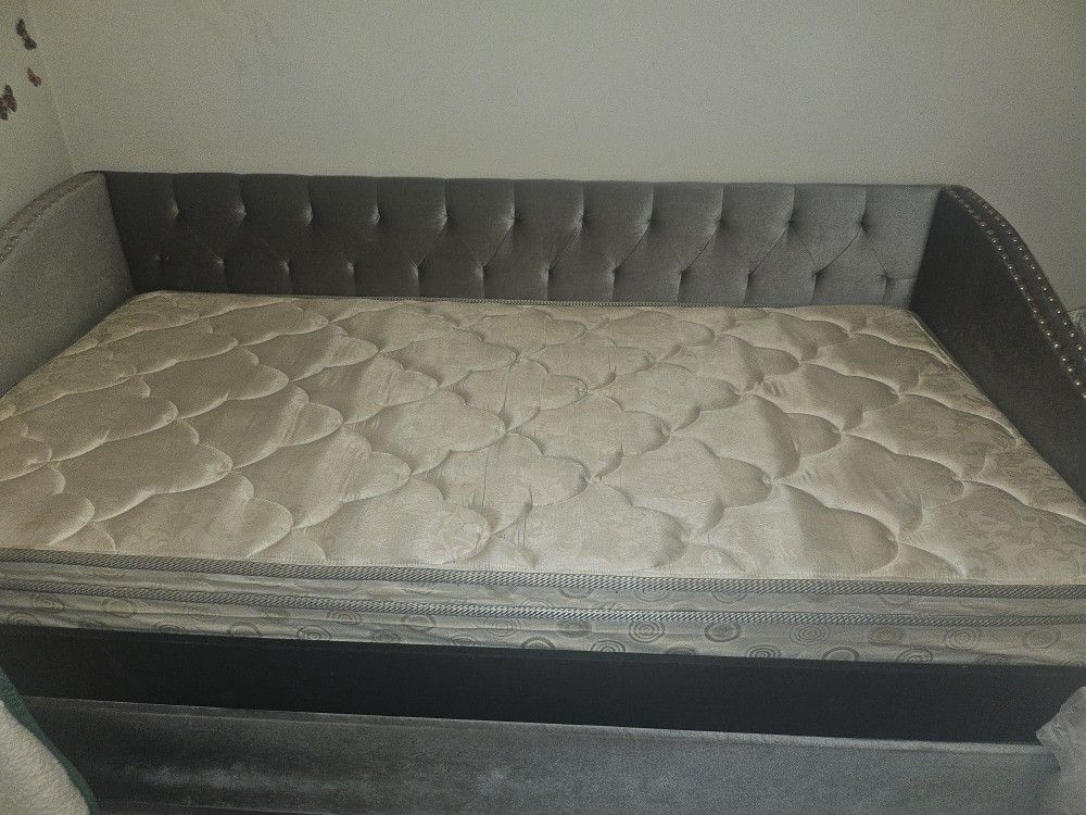 Pull Out 2 Beds In One!