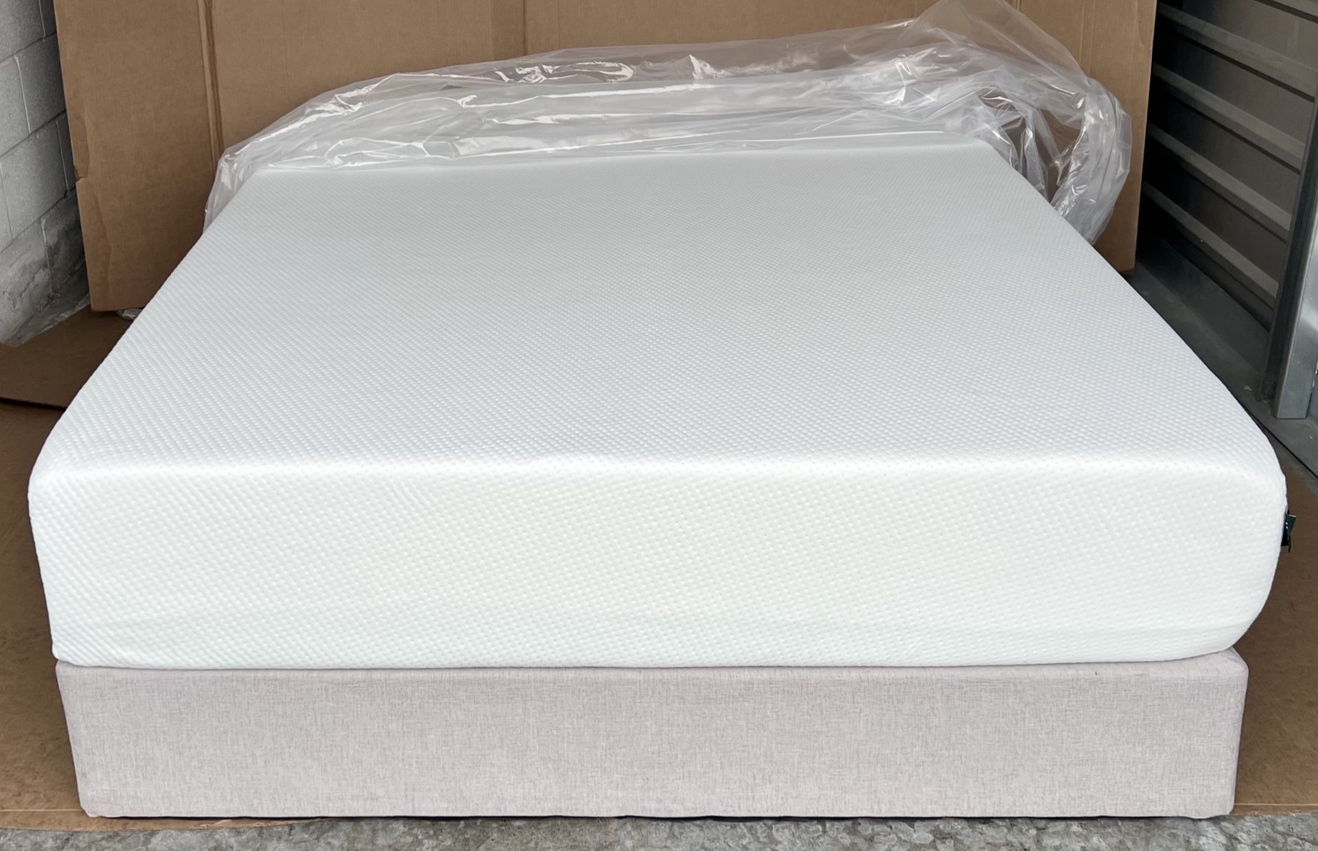 Queen Size 12” Zinus Mattress & Tempurpedic Boxspring